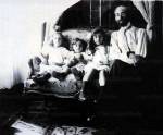 Mr Ren Jacques LEVY et ses 3 filles